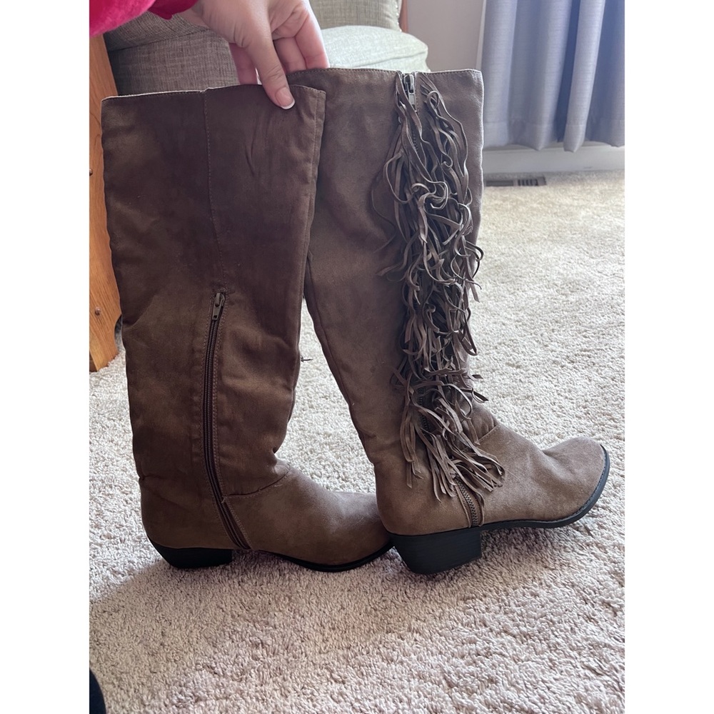 Taupe fringe boots
